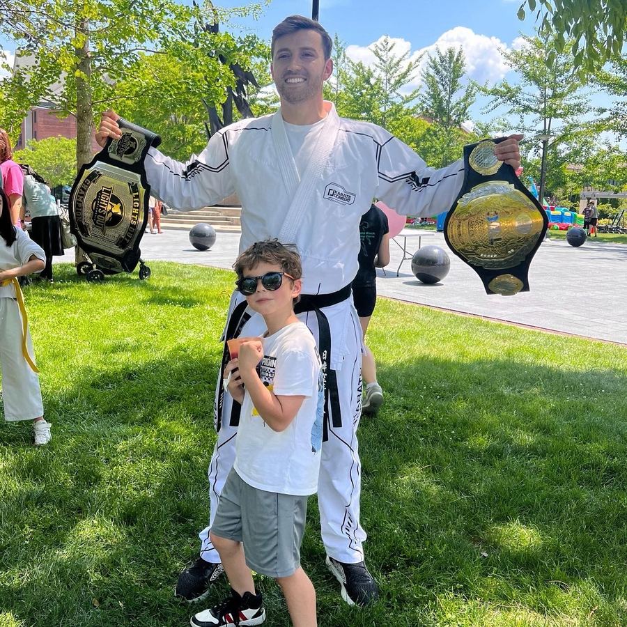 Hadribeaj with belts and young fan