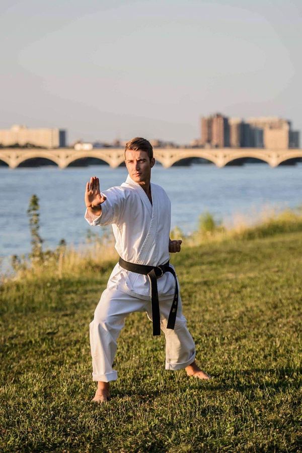 Knife-hand stance kata